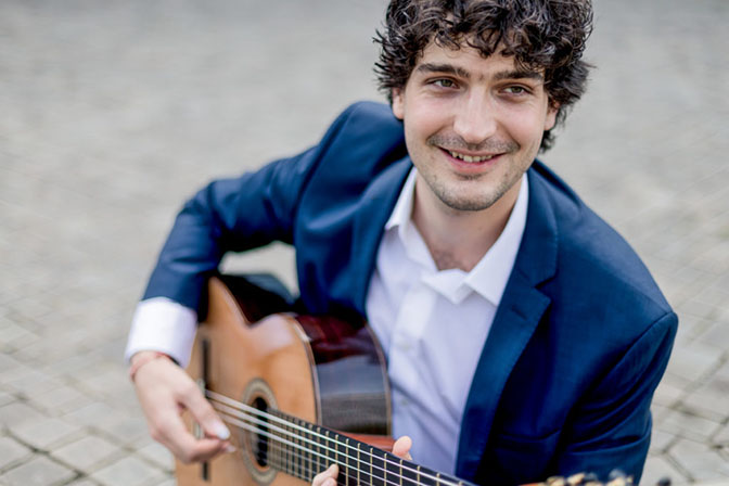 Dozent für Gitarre Santiago Molina Gimbernat